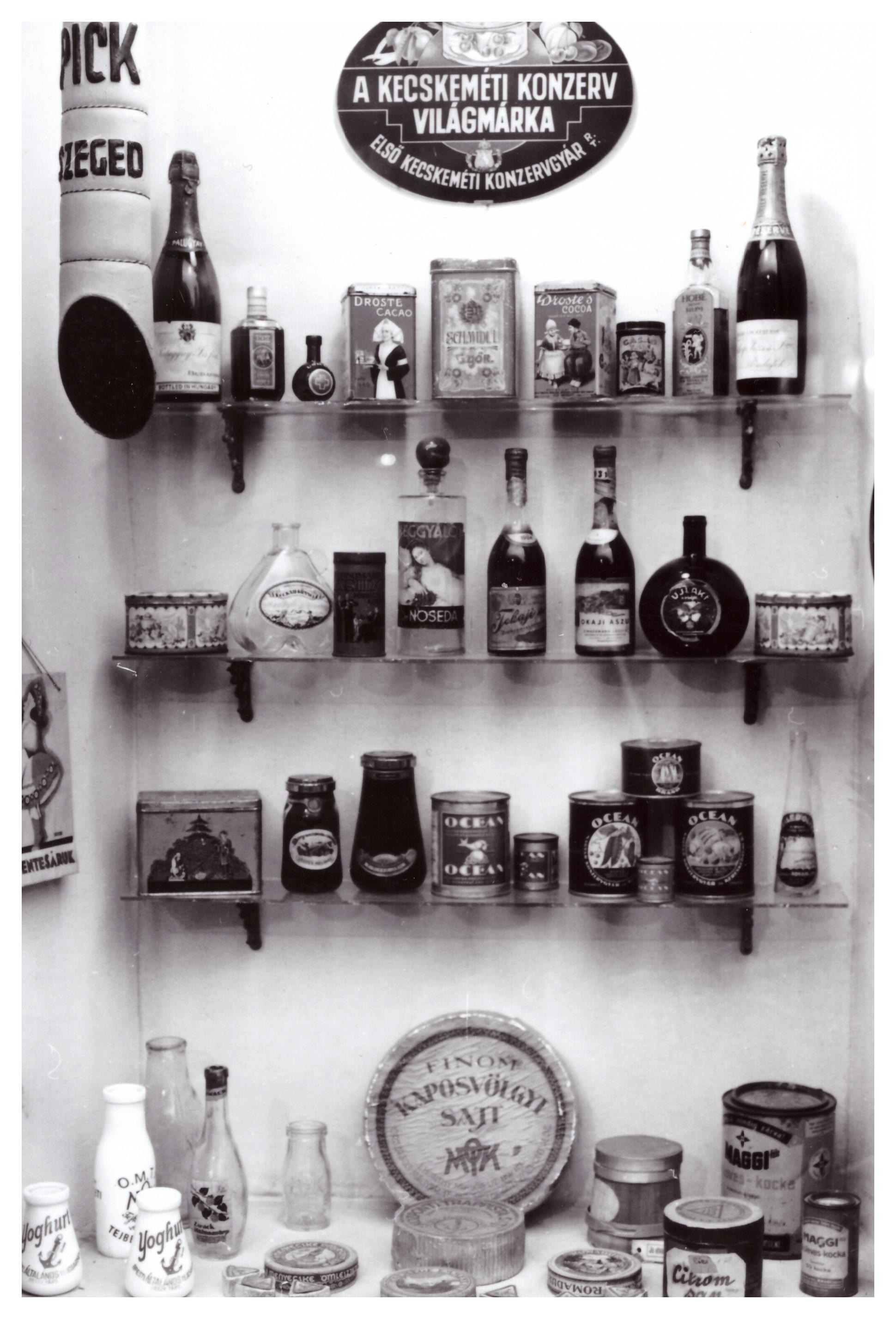 A kiskereskedelmi forgalom 7,6%-kal csökkent az előző év azonos időszakához viszonyítva és 0,2%-kal mérséklődött az előző hónaphoz képest